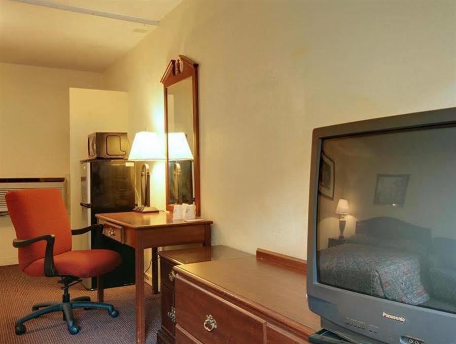 Budget Host Inn Arlington Bagian luar foto